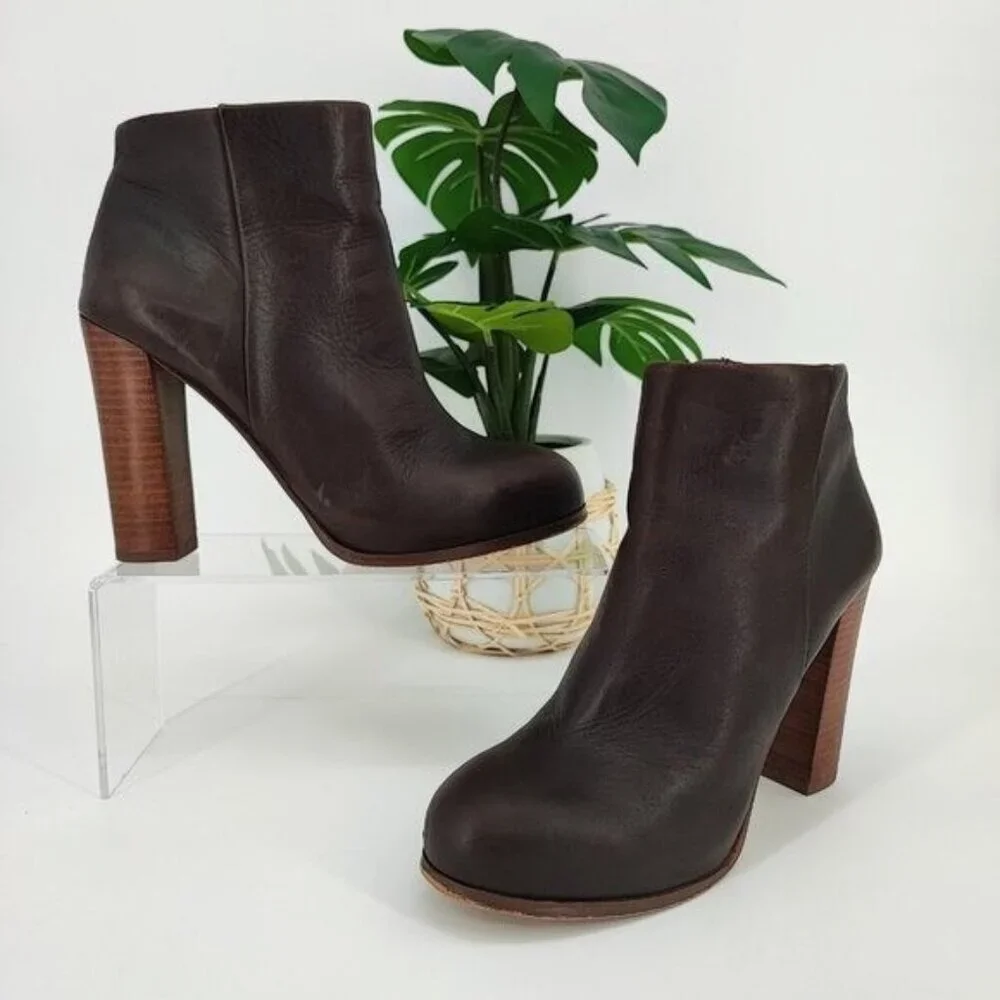 Vince Camuto Women's Grenadine Brown Leather Zip High Heels Bootie Size 6M